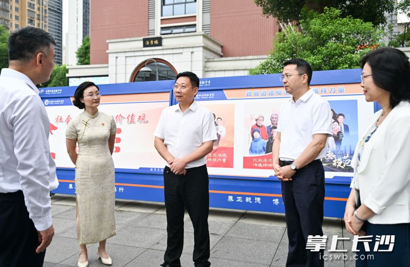 8月31日，市委副书记、市长陈博彰检查督导秋季学期开学及校园安全工作。 长沙晚报全媒体记者 王志伟 摄