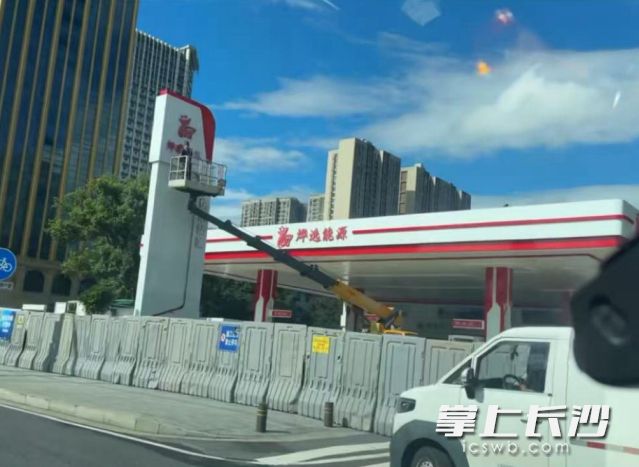 停业期间，加油站现场设置围挡。
