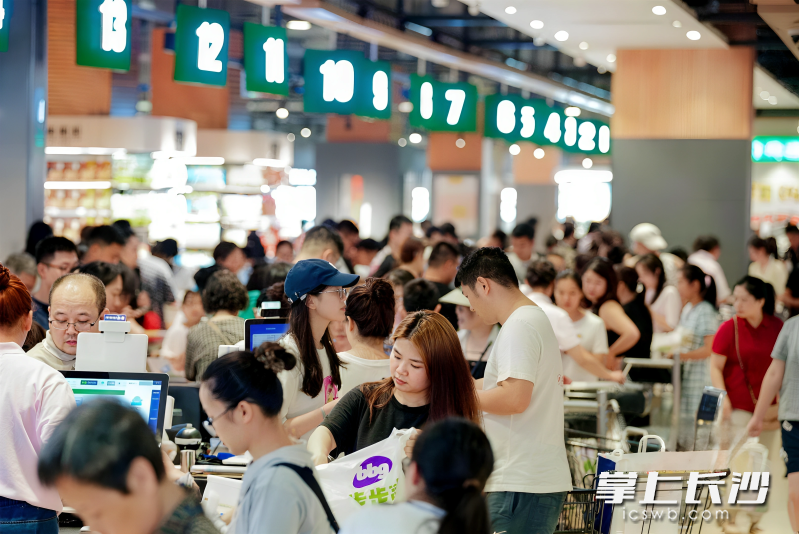 步步高历时两年多的门店调改进入红利释放期，门店客流量和营收实现稳步提升。步步高 供图