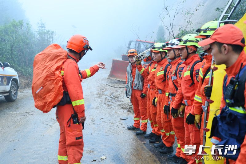 攻坚小组将向纵深区域挺进。 均为长沙晚报通讯员 肖兹立 供图