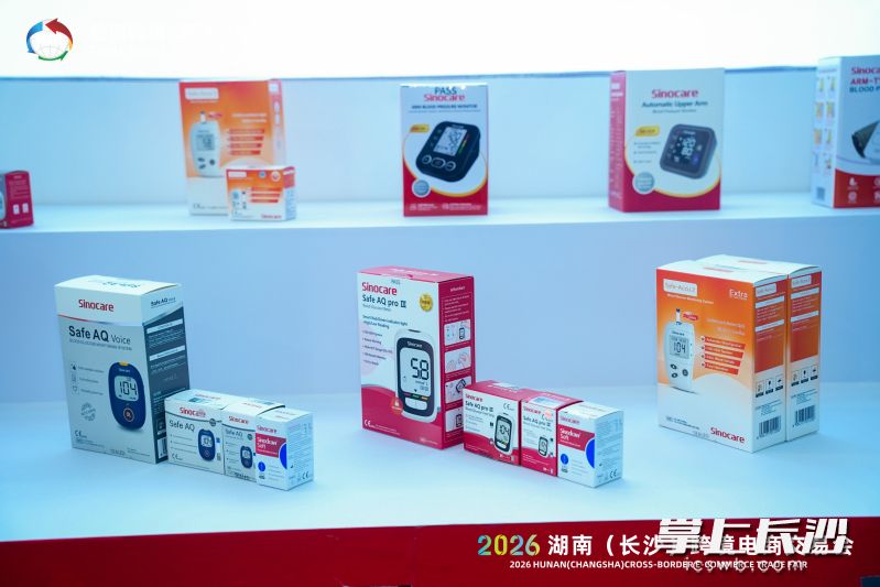 三诺生物的血糖仪产品整齐陈列。