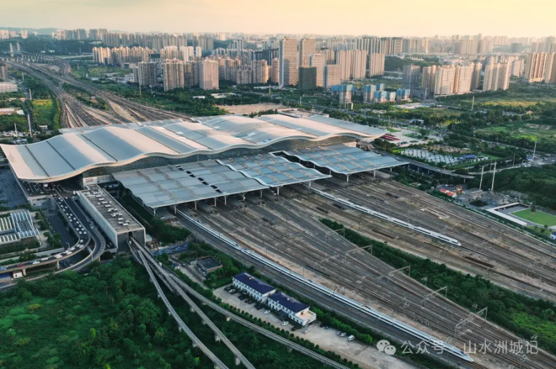 高铁班次密集，交通网络不断延伸，长沙的到访便利性越来越高。