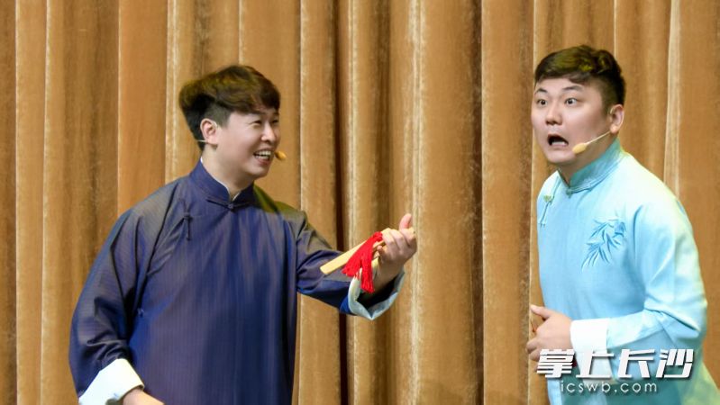 杜凯(左)与搭档刘浩。 受访者供图 杜凯(左)与搭档刘浩。 受访者供图