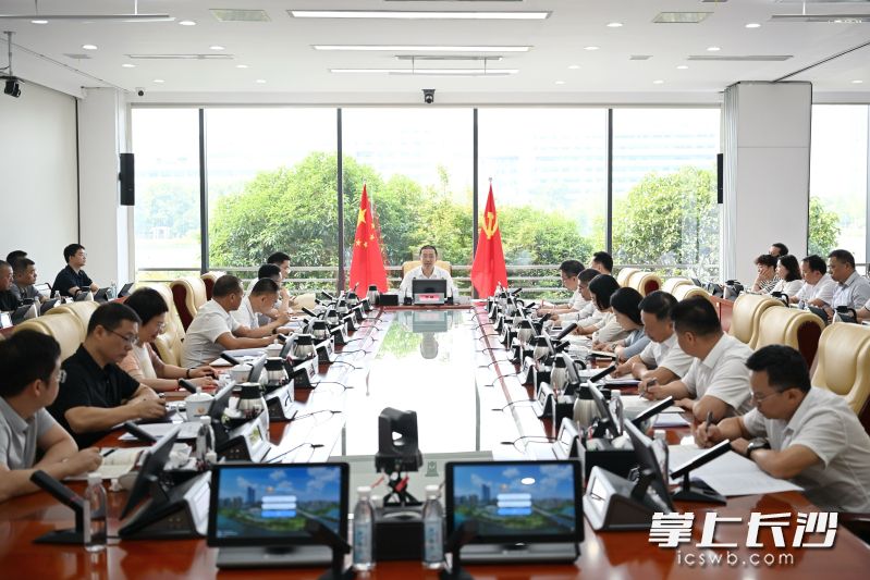 9月9日，湖南湘江新区党工委（长沙高新区党工委、岳麓区委）理论学习中心组开展集中学习，深入学习贯彻习近平总书记关于社会工作的重要论述精神。湘江早报全媒体记者 张圣贺 摄