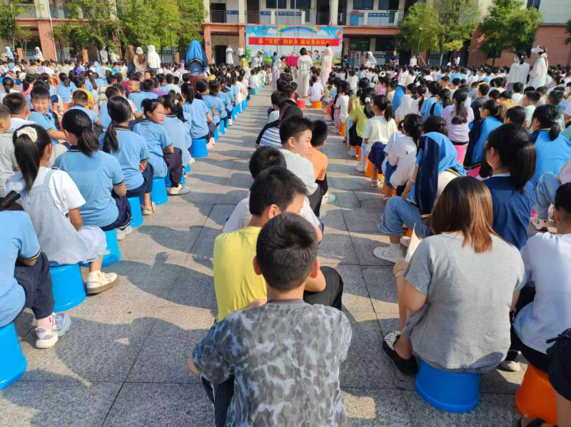 白马桥街道关工委联合街道禁毒协会、老年协会走进辖区4所小学，开展秋季“开学第一讲”宣讲活动。通讯员供图