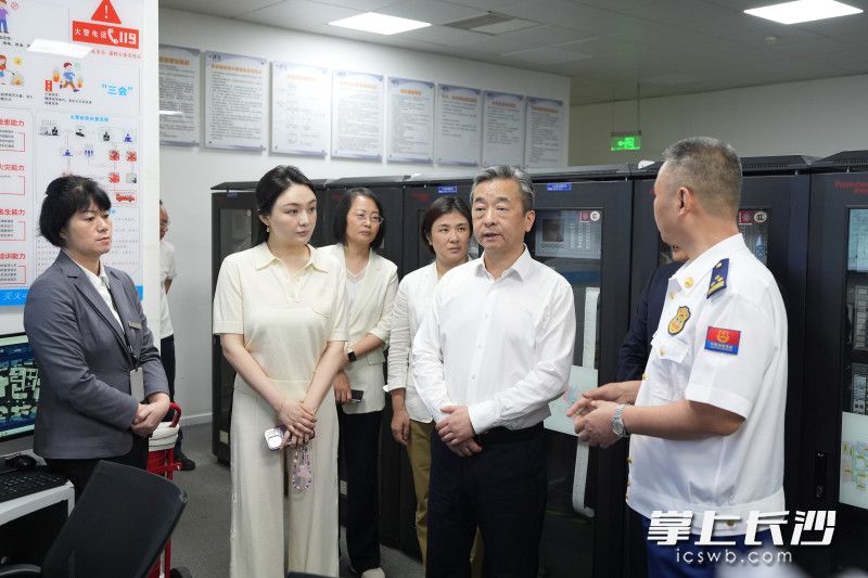 陈竞在国金中心调研。