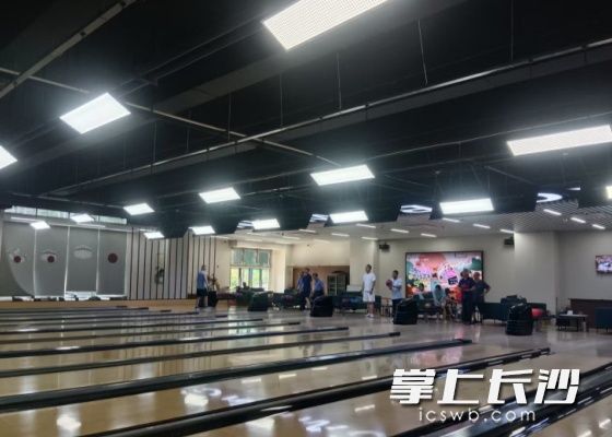 经过全面提质升级、设备调试和精细筹备，新宫保龄球馆正式开启试营业。 照片均为通讯员 庞胜如 摄