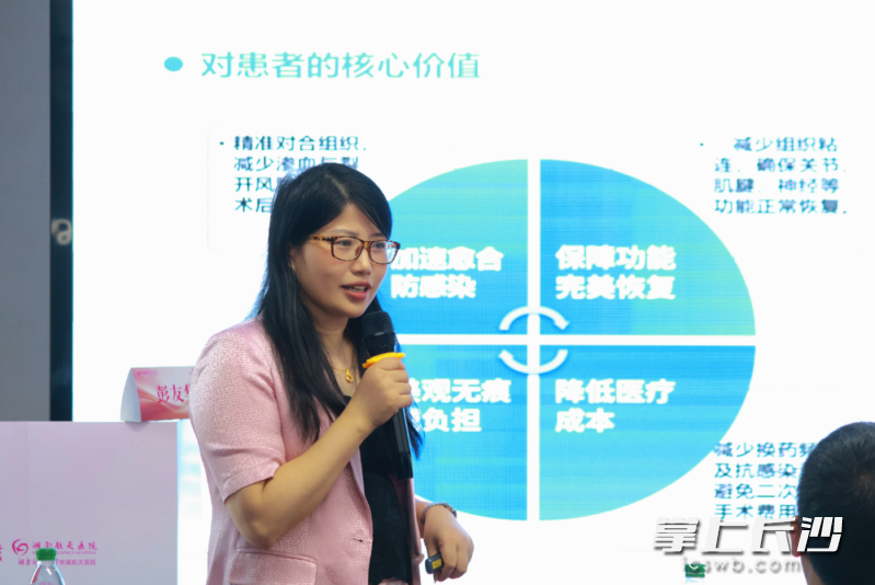 湖南航天医院医疗美容科主任彭友华以《“精于术,成于道”——精细缝合于科室建设与口碑管理》为题为学员授课。均为长沙晚报全媒体记者 杨蔚然 摄 湖南航天医院医疗美容科主任彭友华以《“精于术,成于道”——精细缝合于科室建设与口碑管理》为题为学员授课。均为长沙晚报全媒体记者 杨蔚然 摄
