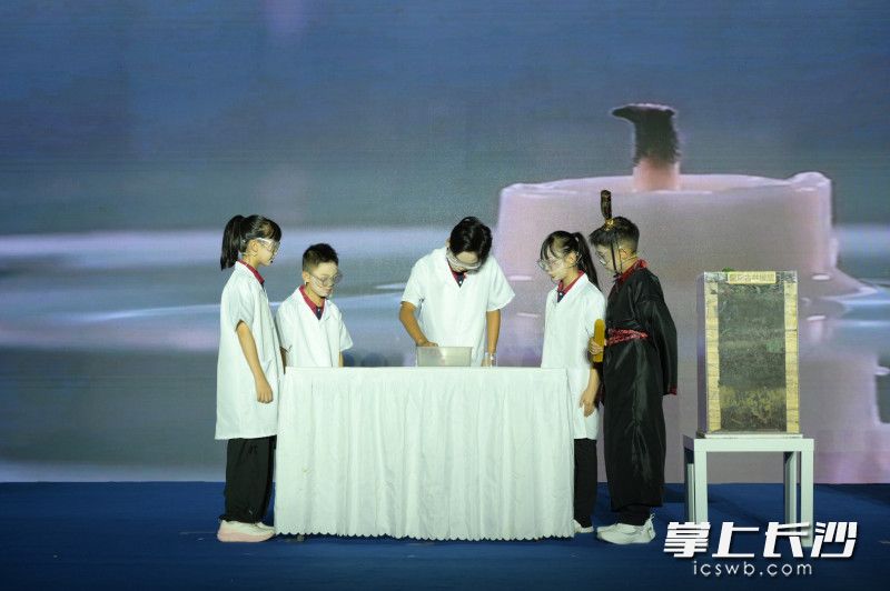实验节目表演。