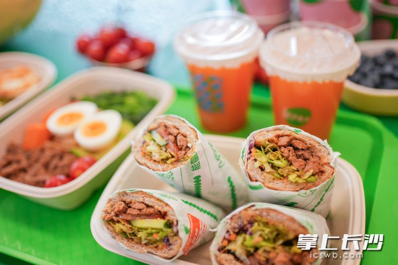 口味丰富的轻食让消费者吃得饱、吃得好、吃得健康。