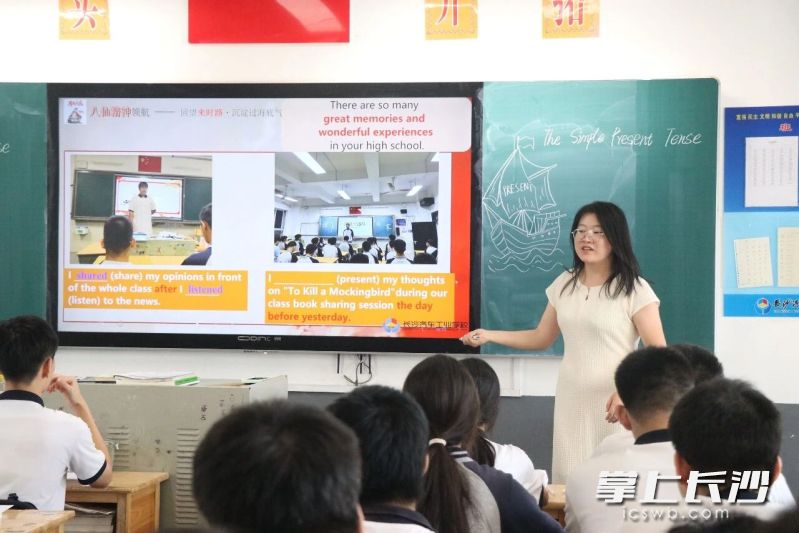 长沙汽车工业学校与浏阳八中依托长沙市名师农村工作站浏阳八中站，联合举办“精准施策，激活课堂”高中英语与数学有效教学策略研讨活动。长沙晚报通讯员 吴婷 薛波 摄 