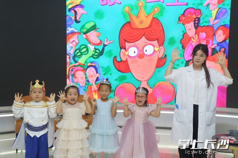 情景剧《眼镜公主》，孩子们用充满童趣的表演传递护眼知识。