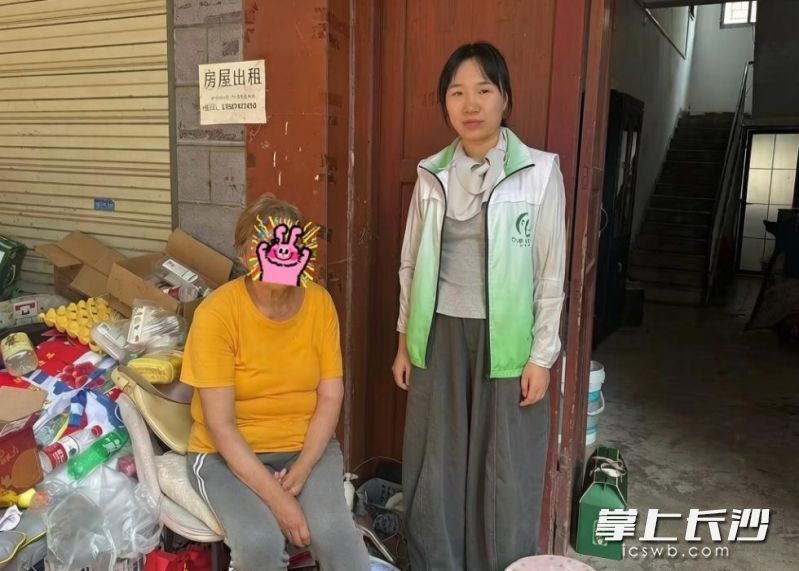 望城坡街道社工站开展哀伤疏导、照护支持、资源链接，守护高龄照护老人，为暮年困境家庭送去民生温度。通讯员 王惠 席美 供图