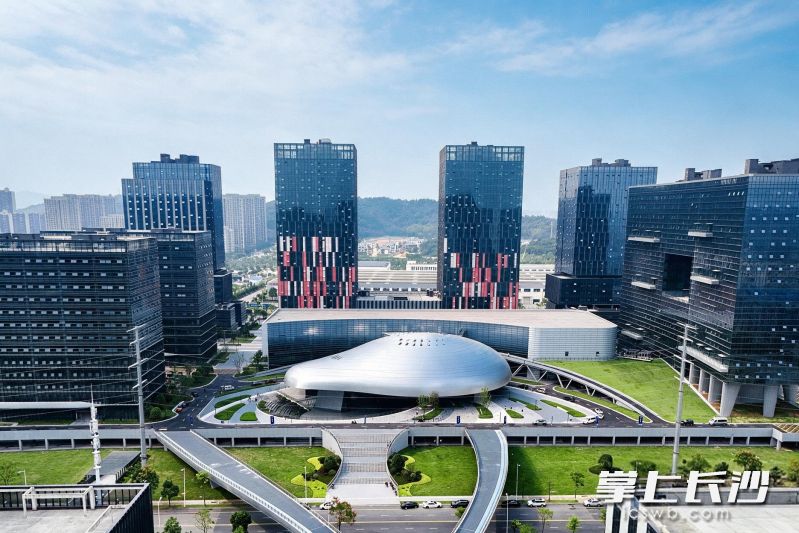 2026岳麓大会开幕式及岳麓论坛于9月24日在世界计算·长沙智谷“云脑”举办。湘江早报全媒体记者 范龙贵 摄