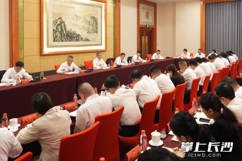 9月21日，陈竞同志在市第十五次党代会长沙县代表团参加讨论。