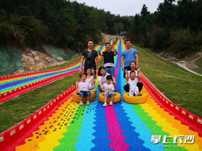 动感刺激的彩虹滑道等你来体验。