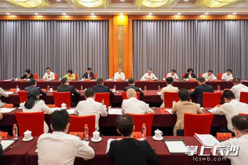 9月22日，陈竞同志来到市第十五次党代会市直一团参加讨论。 长沙晚报全媒体记者 郭雨滴 摄