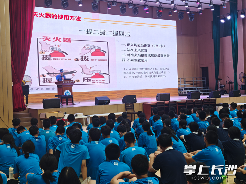 图为消防安全宣讲现场。