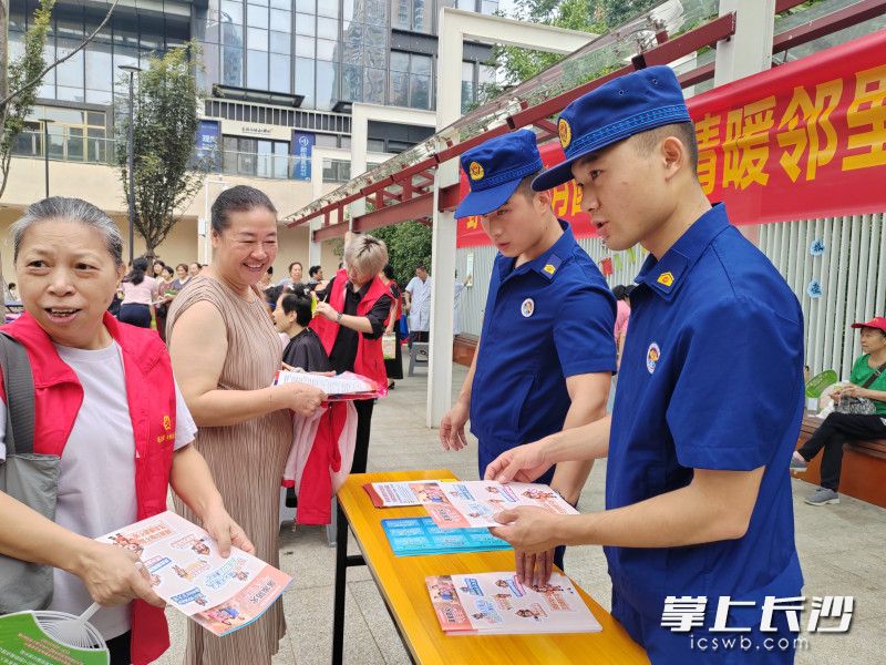 图为消防宣传现场。 通讯员 时小尧 摄