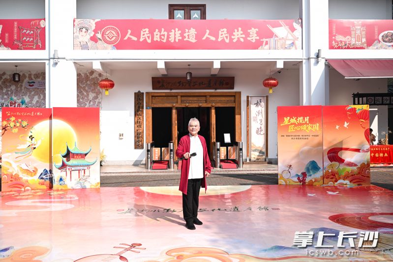 湘剧国家级代表性传承人曹汝龙带来湘剧音乐古诗词《水调歌头》。
