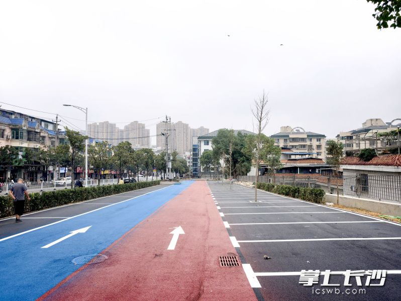改造后，新增的车位大大改善周边乱停现象。湘江早报全媒体记者 黄荣佳 摄