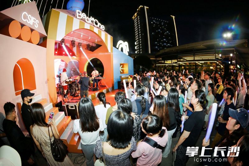 9月25日，四组来自全国各地的独立音乐人齐聚长沙IFS城市天台。