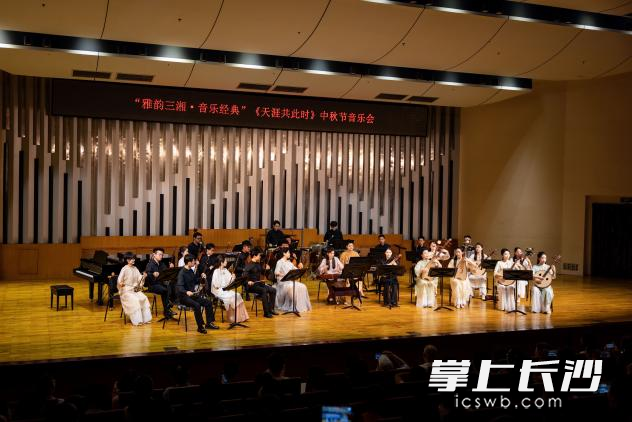 “过传统佳节·听民族音乐”。