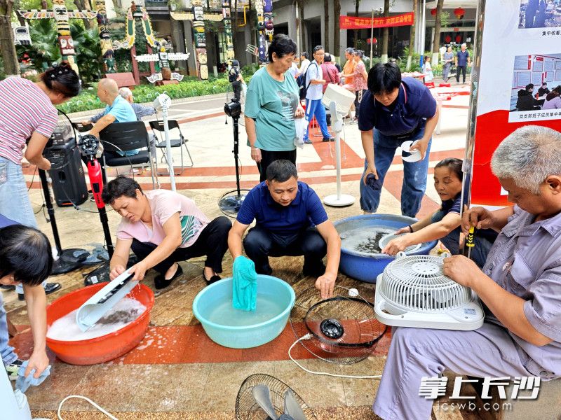 洗风扇，便民获赞。