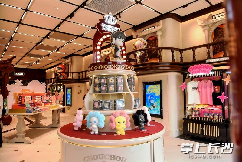 店内还有长沙的城市限定产品。