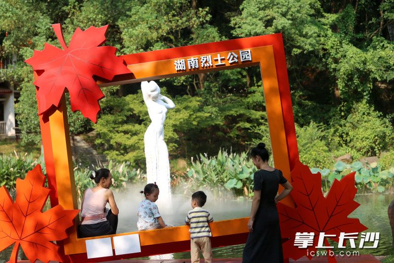 织女湖上新打卡点。均为长沙晚报全媒体记者 贺文兵 摄 织女湖上新打卡点。均为长沙晚报全媒体记者 贺文兵 摄