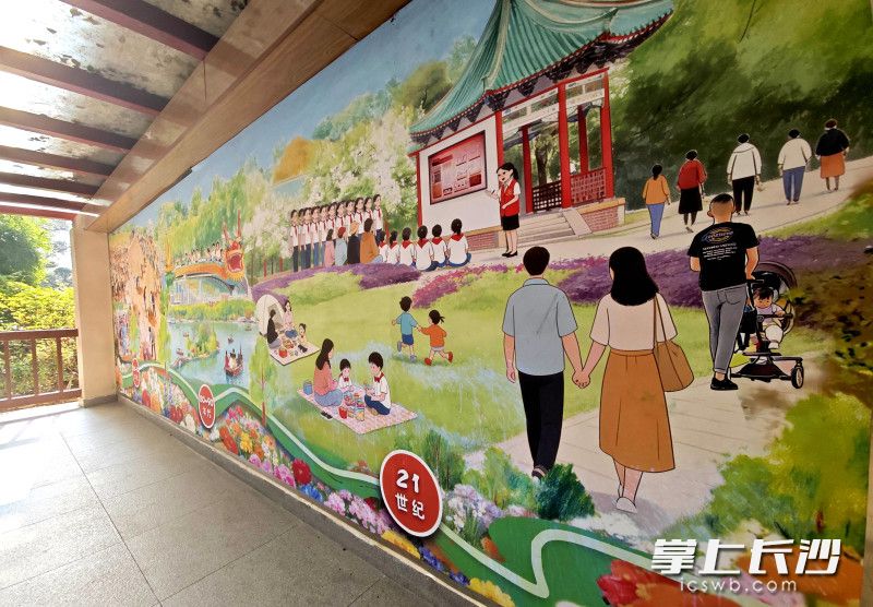 公园静候市民游客前来打卡新景、休闲赏秋。 公园静候市民游客前来打卡新景、休闲赏秋。