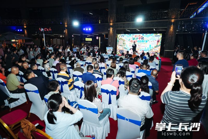 9月30日晚,第三届长沙中德啤酒节文化推广季启幕。 均为通讯员 王娟 供图 9月30日晚,第三届长沙中德啤酒节文化推广季启幕。 均为通讯员 王娟 供图