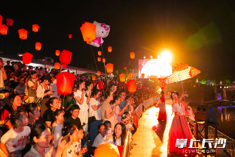大王山夜场表演丰富多彩。