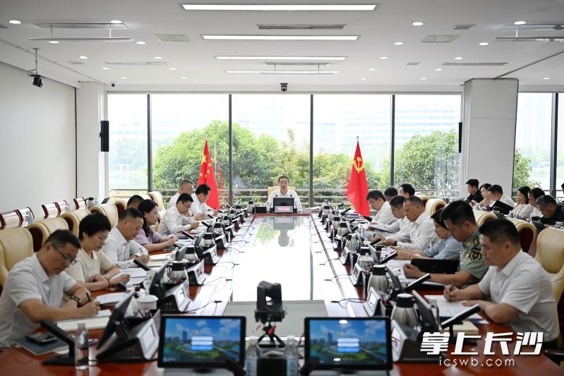 9月30日，湖南湘江新区党工委（长沙高新区党工委、岳麓区委）理论学习中心组开展集体学习。湘江早报全媒体记者 张圣贺 摄