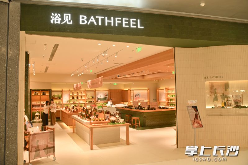 本土洗护品牌浴见华中首店“深夜浴室”落户长沙万象城。湘江早报全媒体记者 罗钟杰 摄