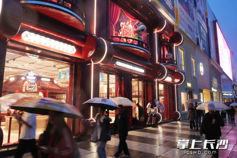 于九月底开业的CHOUCHOU&FRIENDS华中首店成为Tx长沙年轻力中心的标志店铺之一。