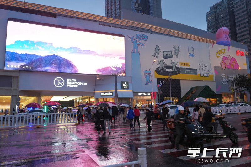 Tx长沙年轻力中心作为五一商圈的重要商业体之一，在国庆假期期间保持着高人气。