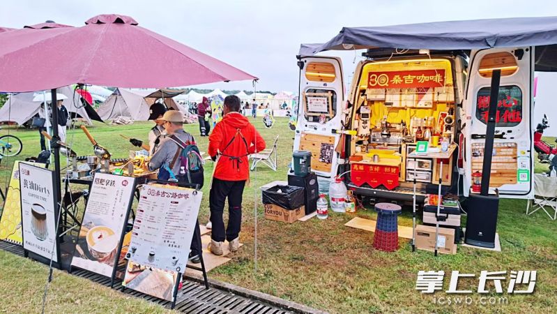活动以咖啡为核心媒介，串联产业展示、文旅体验、市集消费、城市漫游等多个板块。