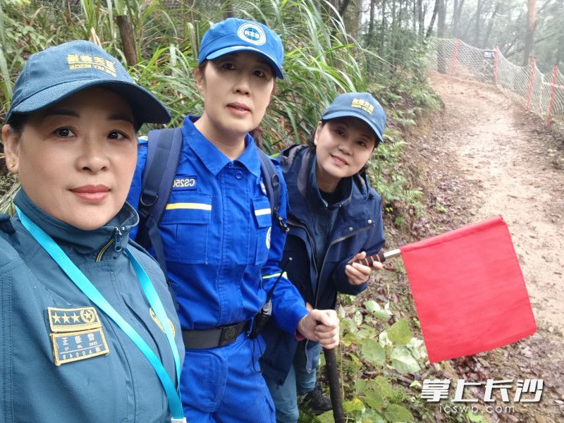 长沙市蓝天救援队队员为赛事提供应急保障。 均为长沙晚报通讯员 曾劲玉 供图