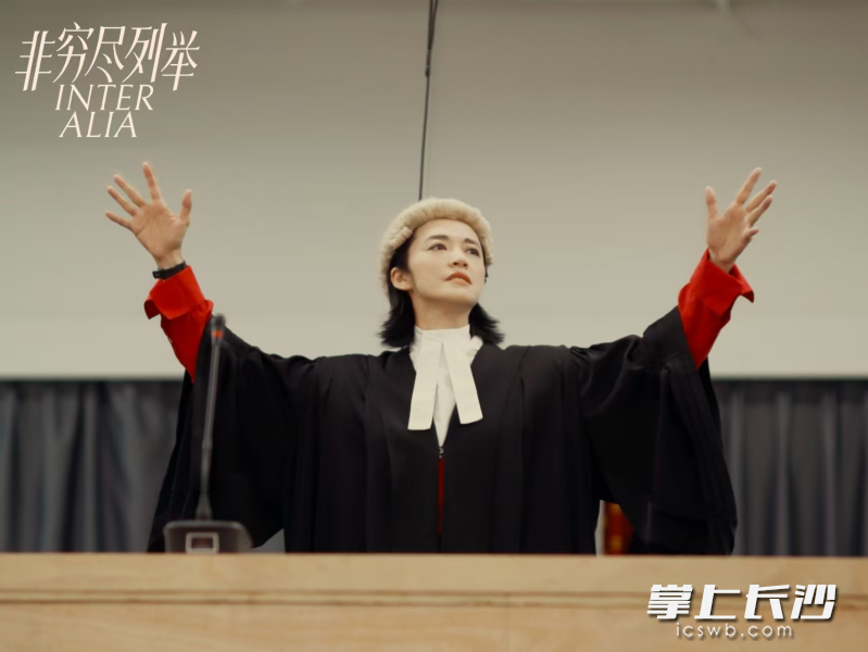 姚晨将饰演伦敦高等法院法官杰西卡。