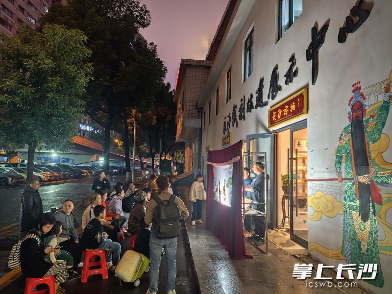 皮影的光影里有旧时光的味道。