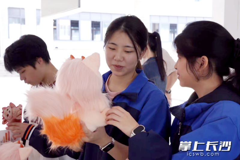 10月10日，尖山灵析联合博纳二附中，举办“悦纳情绪，心有阳光”校园体验活动。均为 湘江早报全媒体记者 黄荣佳 摄