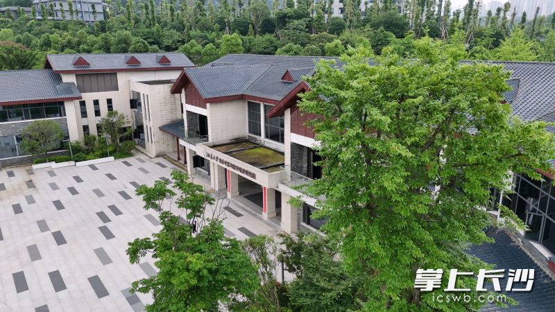 尖山灵析已完成全国200多所学校的服务部署，累积服务数十万人。