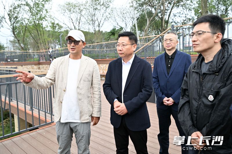 陈博彰在兴马洲调研，实地察看保护利用情况。