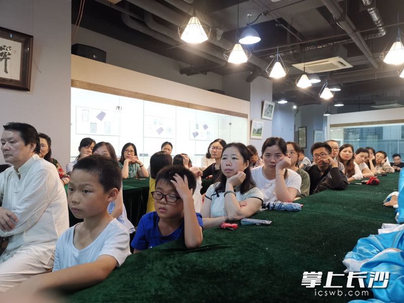 从小学生到长者，诗吟爱好者云集。