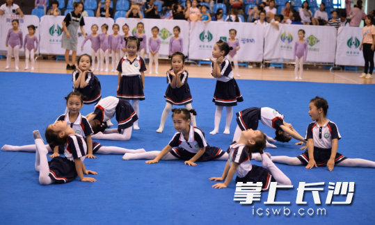 幼儿快乐体操让少年儿童在娱乐中锻炼。 陈怡 供图