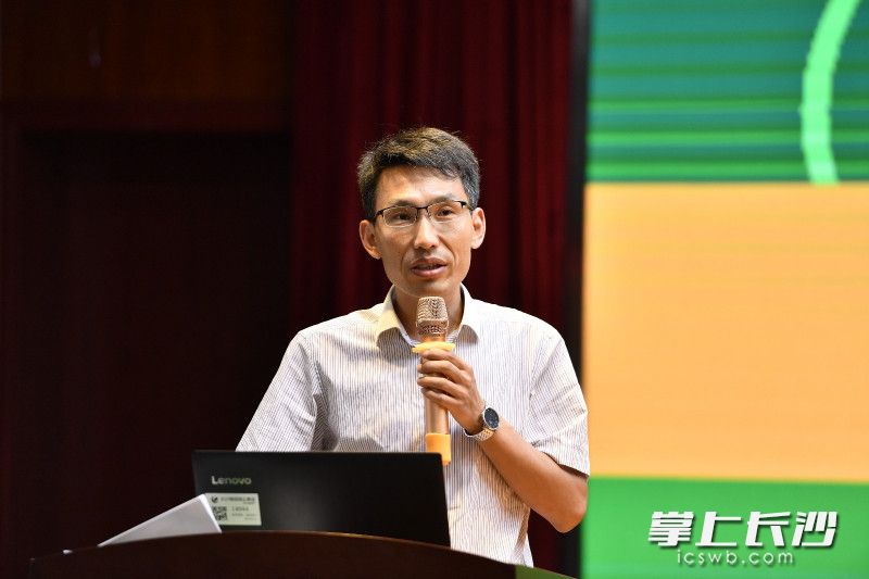 西北农林科技大学湖南招生组组长黄玉祥教授。
