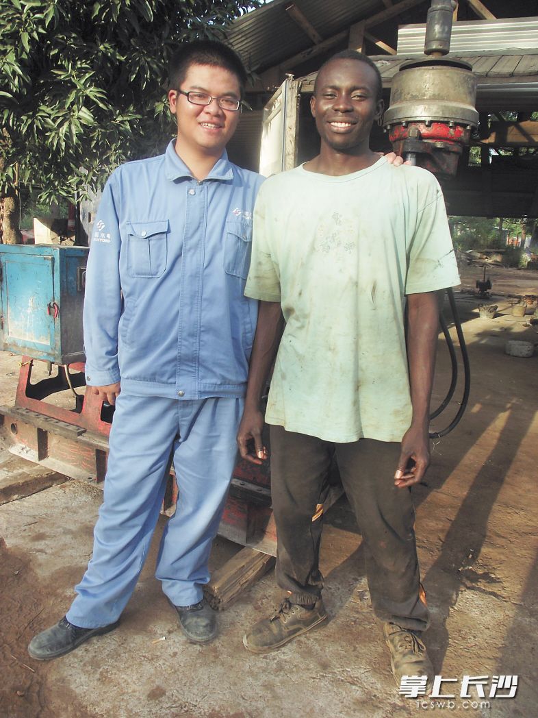 在非洲诸多项目工地上，戴湘宁收获了非洲兄弟的友谊。