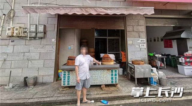 犯罪嫌疑人刘某指认现场。警方 供图