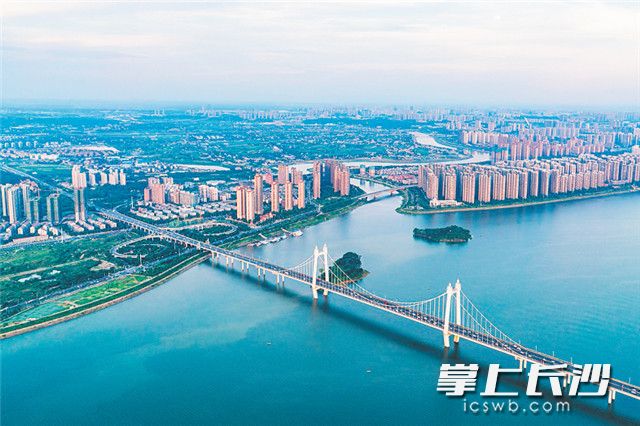荣获鲁班奖的湘江三汊矶大桥。长沙晚报全媒体记者 黄启晴 摄